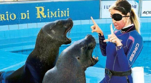 Gessica, sfregiata con l'acido, attaccata e insultata sui social dopo il post sul delfinario di Rimini