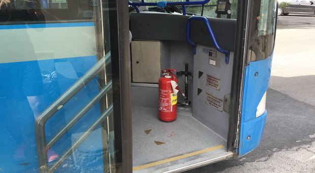 Roma, fumo dal bus: paura all'Infernetto sulla linea 070 per un principio di incendio