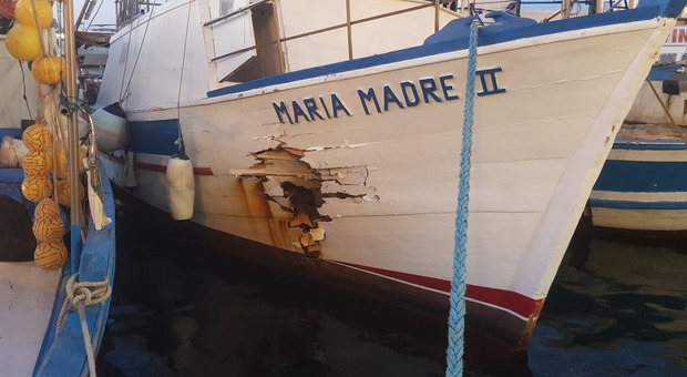 Barca a vela contro peschereccio, incidente in mare a Ponza. Paura, danni ma nessun ferito