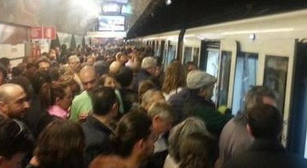 Disastro Atac, fuori uso 18 treni: «Olio sbagliato per le ruote»