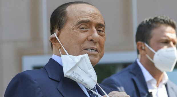 Berlusconi ricoverato da 19 giorni, preoccupazione in Forza Italia: «Come sta davvero? Quando torna?»