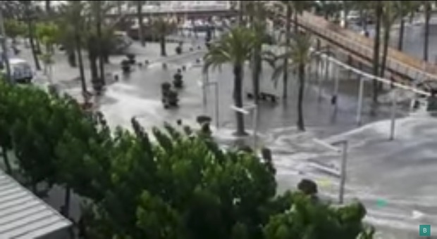 Mini-tsunami a Maiorca e Minorca, paura tra i turisti: «Onde di un metro e mezzo». Danni ma nessun ferito
