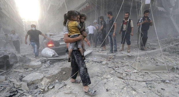 Autobomba al mercato ad Azaz, vicino Aleppo: 60 morti, molti bimbi