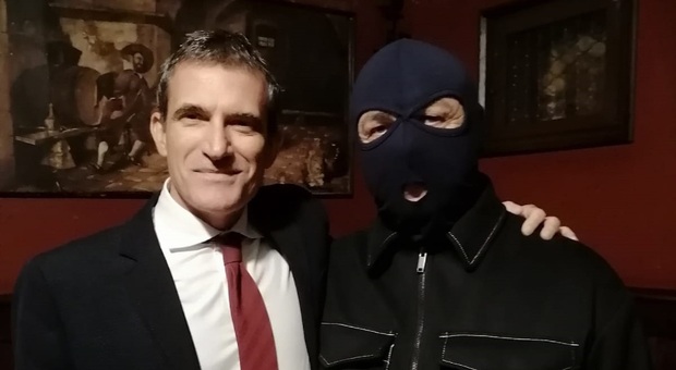 Il questore Francesco Zerilli e l'agente Cobra