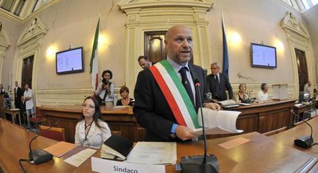 Caso Lemmetti, a Livorno consigliere M5S formalizza addio alla maggioranza