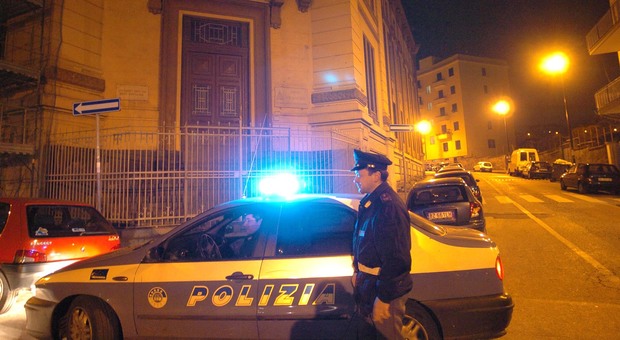 Napoli, scippa un'anziana e la trascina per terra: arrestato 44enne