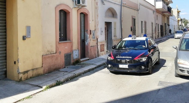 I carabinieri a Torre sul luogo dell'omicidio di Luca D'Errico