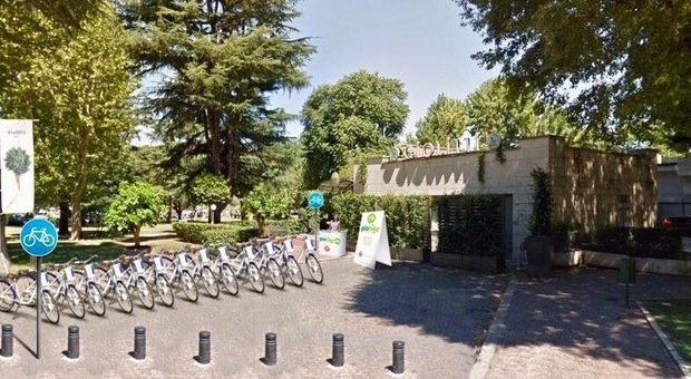 Roma, alla scoperta dell'Eur su due ruote: in arrivo una stazione di bici elettriche a noleggio