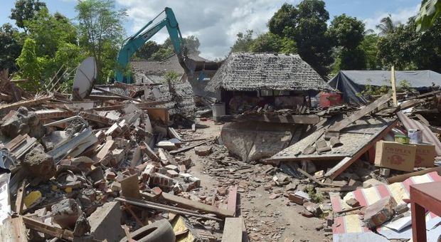 Due forti terremoti a Lombok, l'Indonesia trema ancora