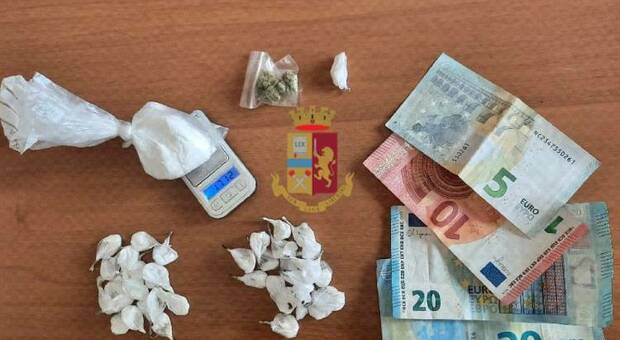 Napoli, quartiere Sanità: arrestato 55enne in possesso di 11 involucri contenenti cocaina