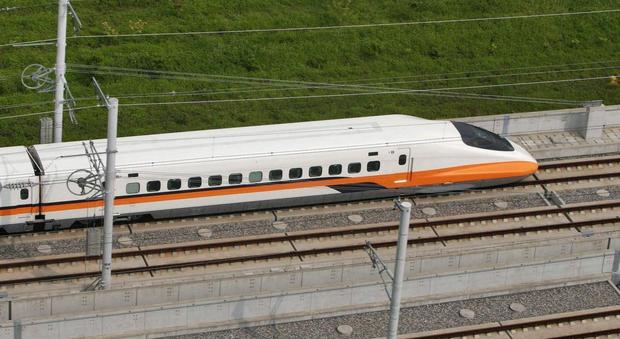 Giappone, il treno parte 20 secondi in anticipo: la compagnia si scusa pubblicamente