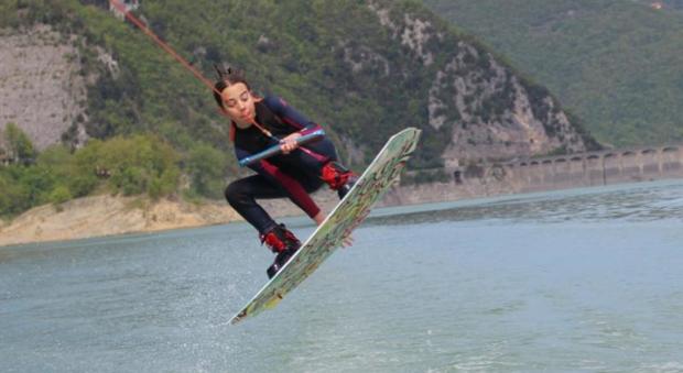 Giulia Castelli in azione sul lago del Salto