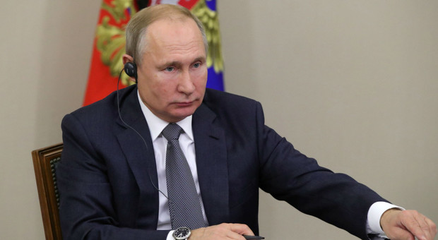 Putin firma la legge anti-Apple: il bando sovranista contro le app straniere