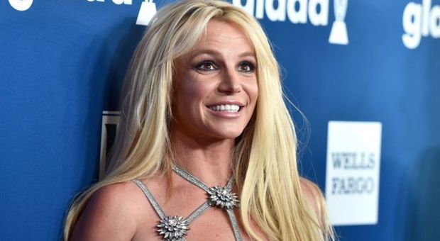 Britney Spears in ospedale: incidente mentre balla. Cosa è successo alla cantante di "Baby one more time" FOTO