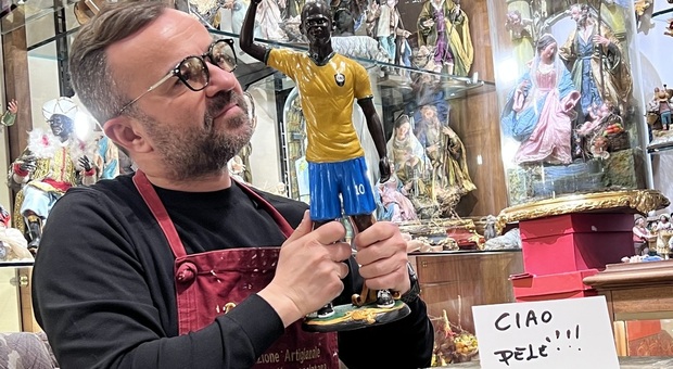 Gnny Di Virglio con la statuetta di Pelé