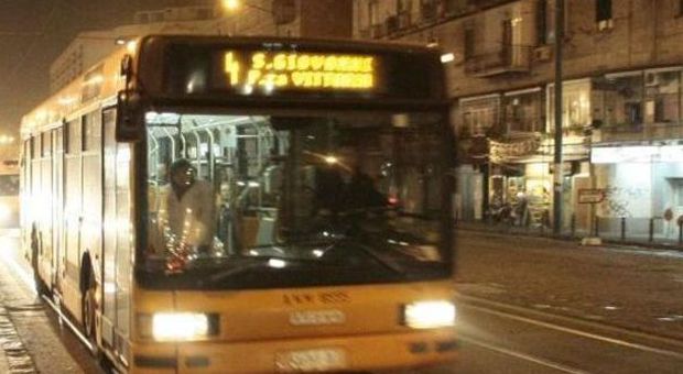 Napoli, tre bus vandalizzati in 48 ore, vertice Anm-carabinieri