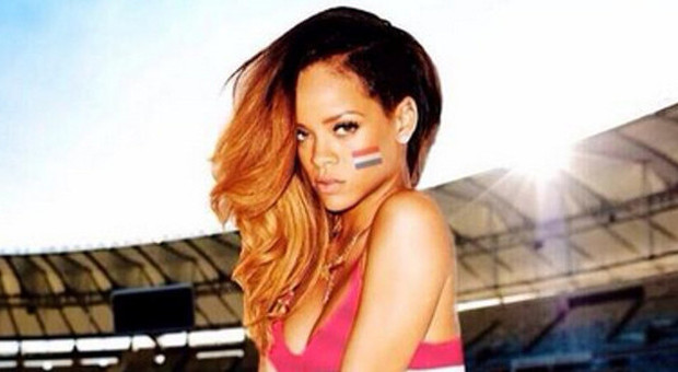 Rihanna “pazza” per il calcio: ora vuole comprare un club inglese