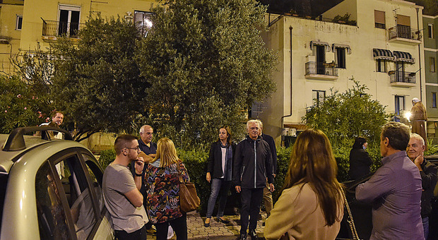 Salerno, otto famiglie sgomberate: lesioni nelle pareti del palazzo