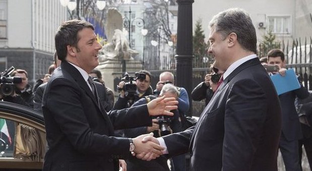 Renzi a Kiev incontra Poroshenko: «Rispettare la sovranità dell'Ucraina»