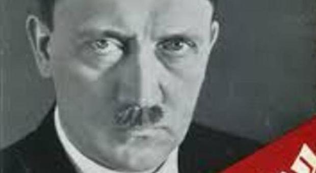 Hitler, record di vendite per il suo delirante Mein Kampf, costa solo 99 centesimi