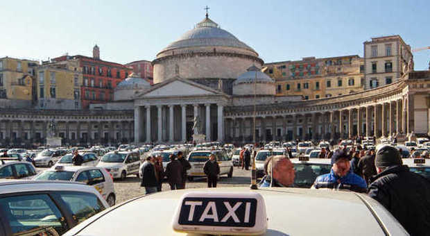 Napoli, tassisti sospesi per «mancanza di requisiti morali». Giovedì sit in dei colleghi