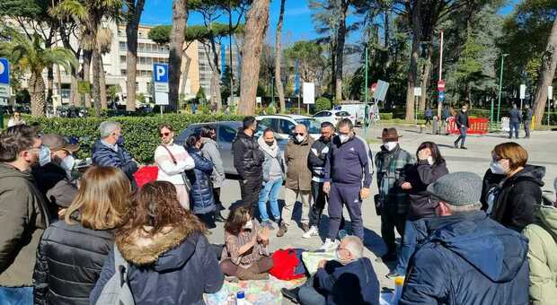 Napoli, le mamme dei bambini trapiantati scrivono a De Luca: «Non strumentalizziamo i nostri figli, chiediamo aiuto»