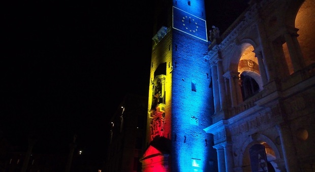 La torre Bissara è stata illuminata con i colori della bandiera del Belgio e dell'Europa