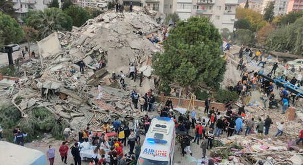 Terremoto Turchia, bambina estratta viva dalle macerie 60 ore dopo sisma. I morti salgono a 83