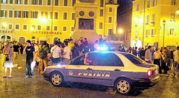 Roma, Campo de' Fiori, risse e agguati: un 25enne accoltellato all’addome e tre giovani picchiati