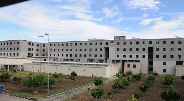 Persa la posta del detenuto nel carcere di Secondigliano: da 17 anni attende i danni