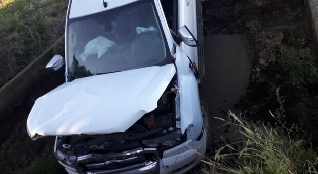 Tarquinia, crolla ponte in località Pian di Spille: coinvolta un'auto, ferito il conducente