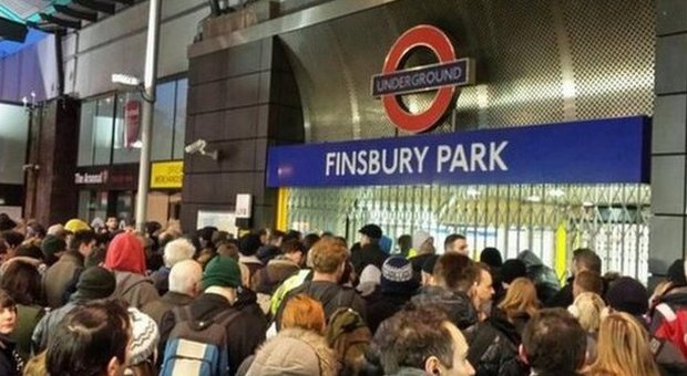 Londra, sciopero della metro e città nel caos. Stop senza precedenti, pronti altri tre giorni di protesta