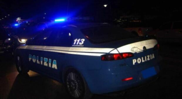 Rapina a Rimini, malvivente immobilizza il titolare di un tabacchi e fugge con 5mila euro, 12mila di Gratta&Vinci e l'auto