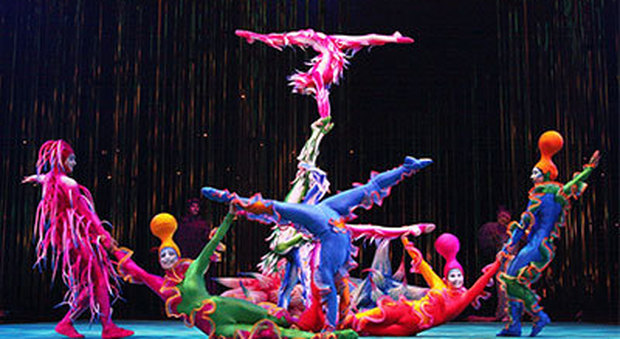 Un'immagine dello spettacolo del Cirque du Soleil a bordo della MSC meraviglia