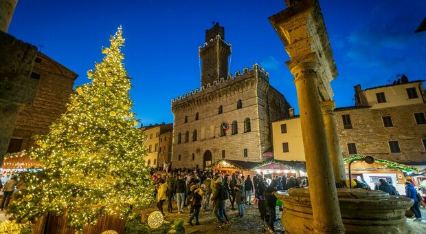 nella foto il mercatino di Natale di Montepulciano