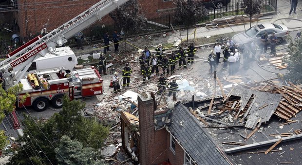 New York, esplode un palazzo nel Bronx: un morto e 7 feriti