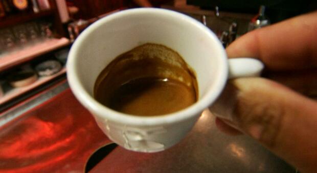 Un caffè al bancone da 800 euro: multati il barista e la clienti nei giorni della zona arancione
