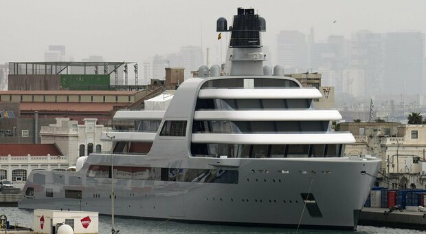 La stretta sugli oligarchi russi, sequestrati i loro yacht: ecco dove sono ormeggiati in Italia