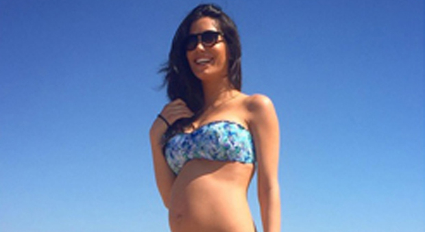 Federica Nargi incinta, primo sole in bikini col pancino