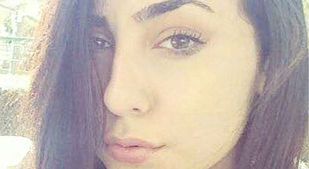 Uccisa a 17 anni: "Il padre non approvava l'amore con un ragazzo musulmano"