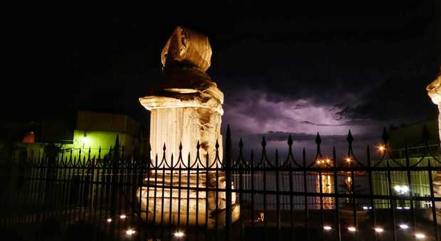 La tempesta di fulmini al largo di Brindisi