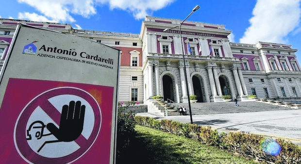Coronavirus a Napoli, contagi al Cardarelli i sindacati: «Situazione desolante»