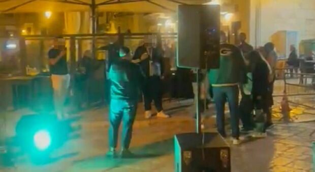 Concerto e fuochi d'artificio per la malavita a Bari vecchia: scatta l’indagine della polizia
