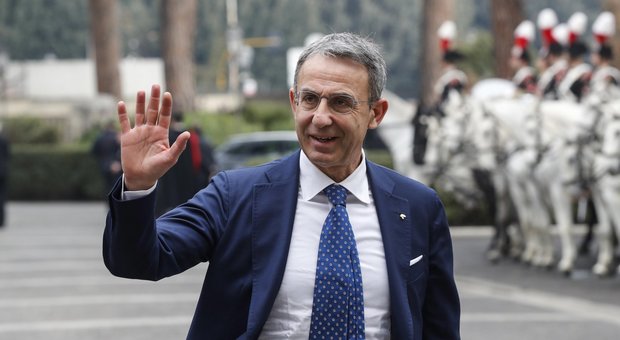 Elezioni regionali in Campania, Costa si tira fuori: «Penso a fare il ministro»