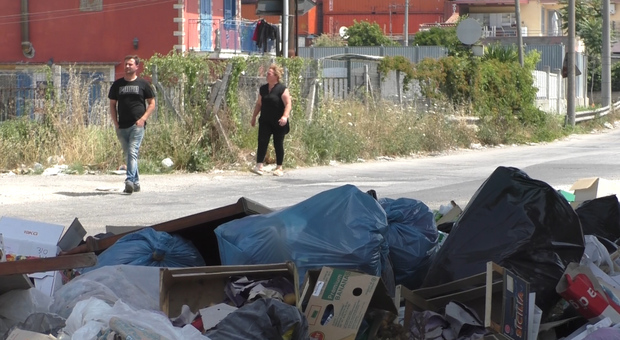 C'era una volta Napoli Est: viaggio nel degrado di Ponticelli, dove l'emergenza rifiuti non è mai cessata