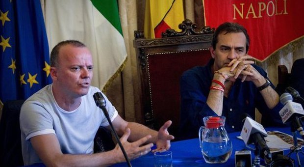 De Magistris annuncia la star del Capodanno a Napoli: «Canterà Gigi D'Alessio»