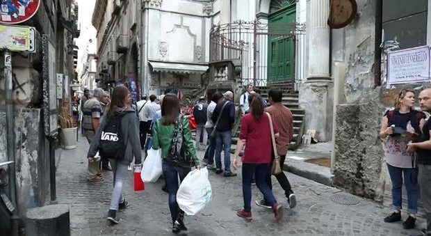 Napoli, lite a scuola tra compagni Il gip: «Accoltellatore pericoloso»
