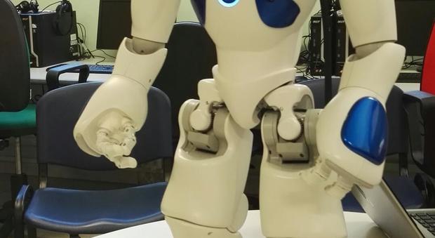 Nao, il robot umanoide arriva in una scuola salernitana: aiuterà i bimbi a imparare
