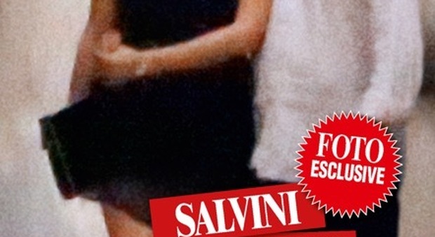 immagine Matteo Salvini ed Elisa Isoardi entrano nella loro nuova casa nel centro di Roma (Chi)