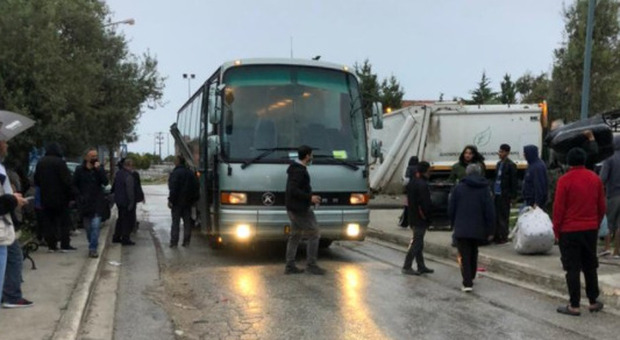 Migranti, chiude il campo Kara Tepe 1 a Lesbo: appello Msf a governo greco e Ue
